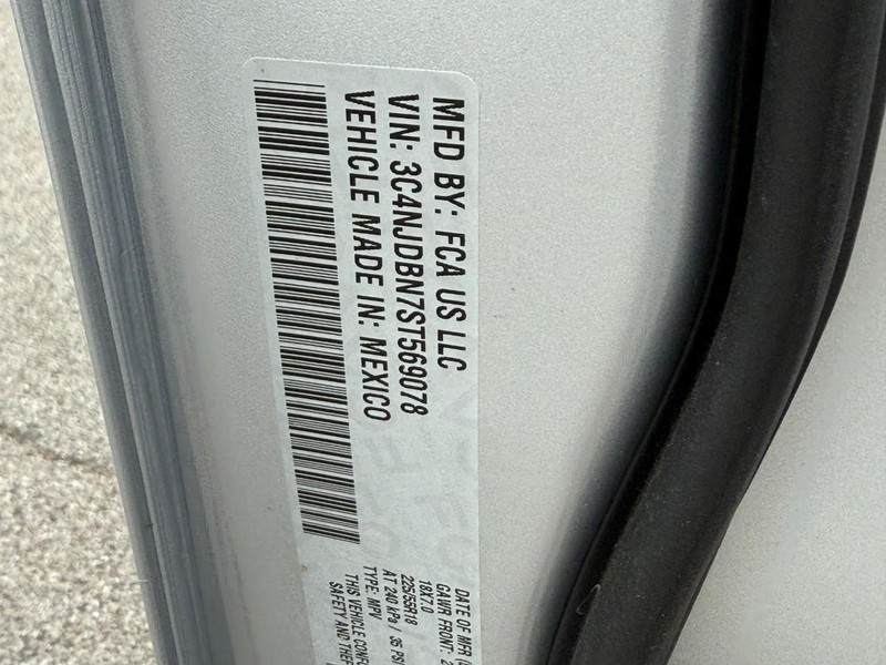 Jeep Compass Vehicle Image 17
