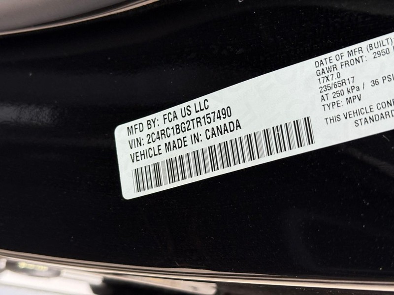 Chrysler Pacifica Vehicle Image 21