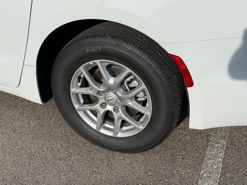 Chrysler Voyager Vehicle Image 05