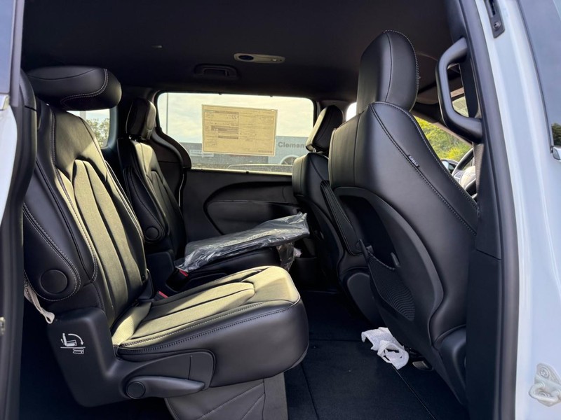Chrysler Voyager Vehicle Image 07