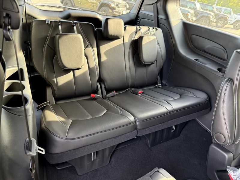 Chrysler Voyager Vehicle Image 08