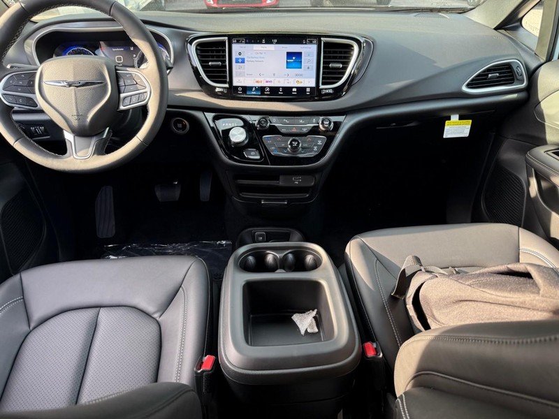 Chrysler Voyager Vehicle Image 09