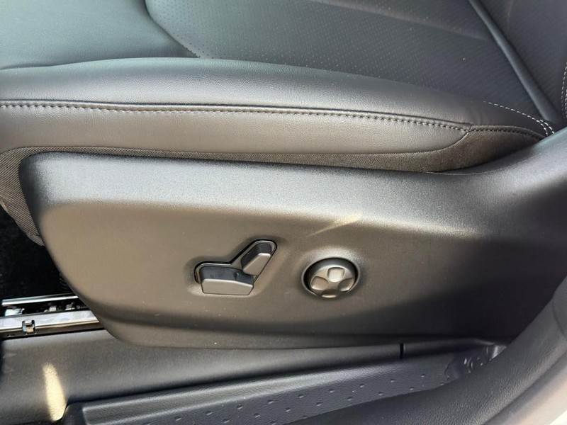 Chrysler Voyager Vehicle Image 16