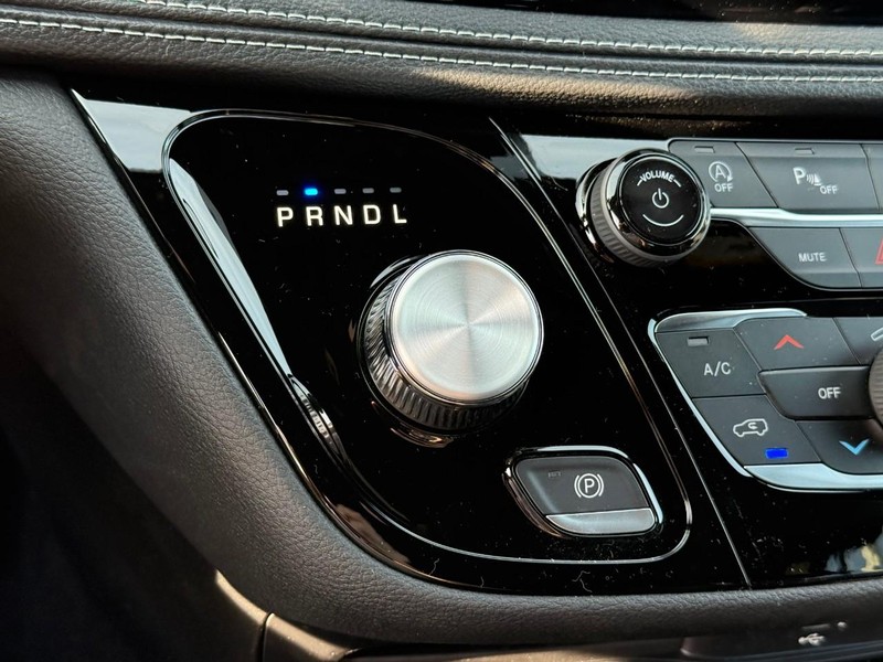 Chrysler Pacifica Vehicle Image 20