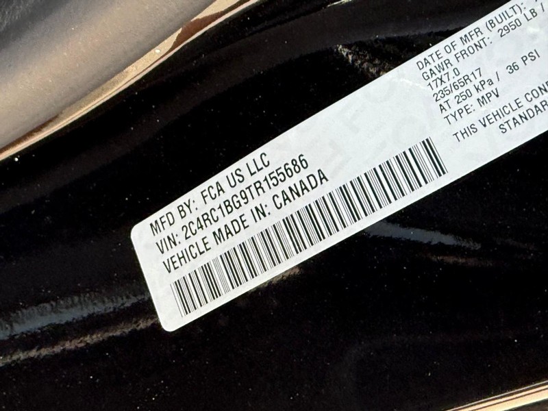 Chrysler Pacifica Vehicle Image 22