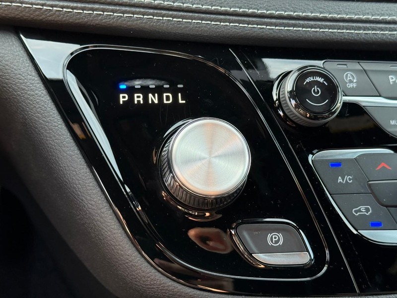 Chrysler Pacifica Vehicle Image 20