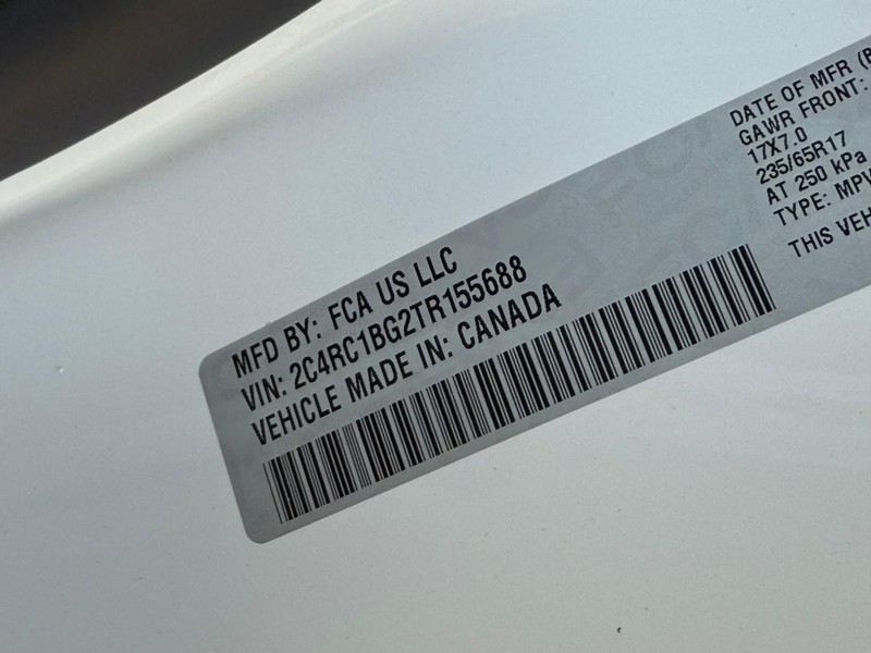 Chrysler Pacifica Vehicle Image 22