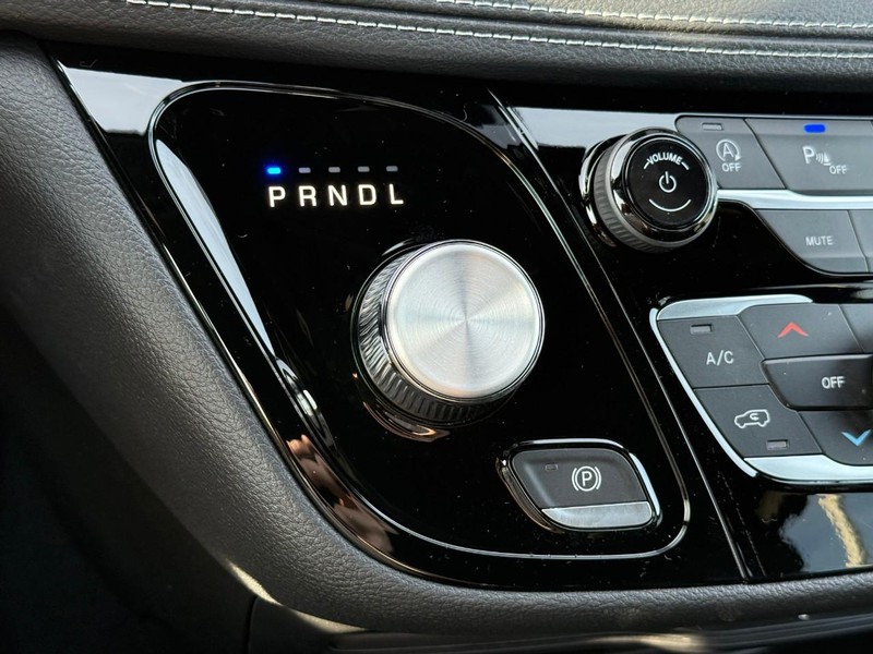 Chrysler Pacifica Vehicle Image 20