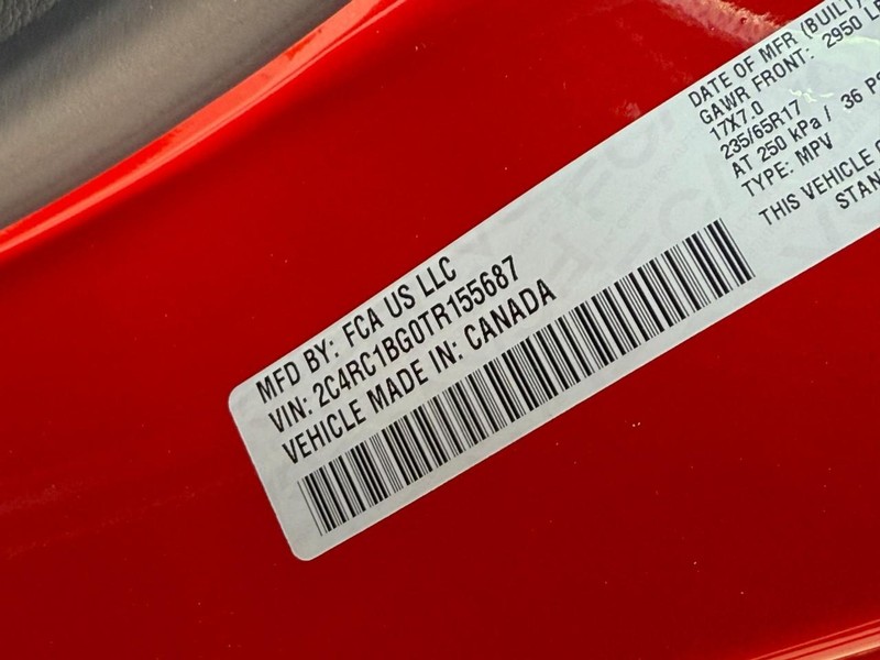 Chrysler Pacifica Vehicle Image 22