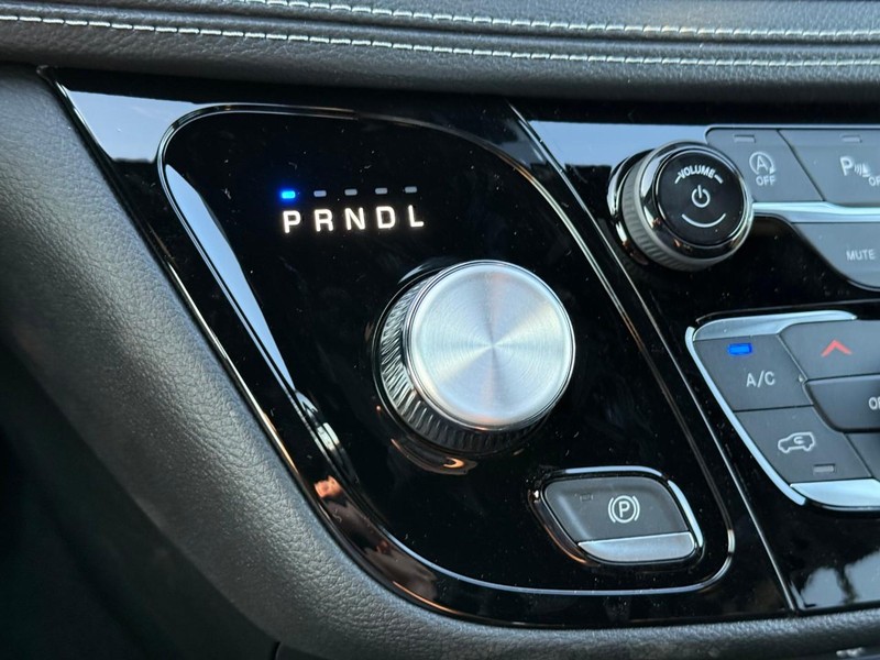 Chrysler Pacifica Vehicle Image 20