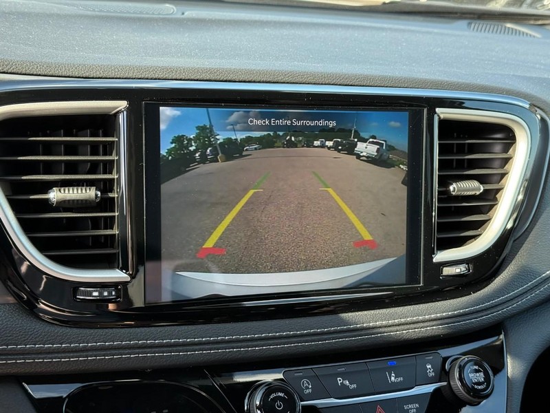 Chrysler Pacifica Vehicle Image 20