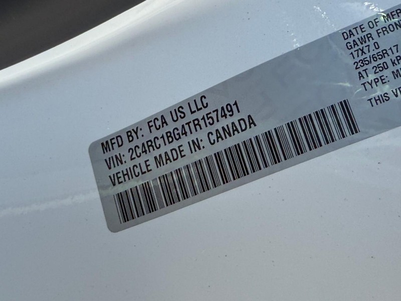 Chrysler Pacifica Vehicle Image 21