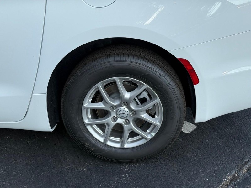 Chrysler Voyager Vehicle Image 05