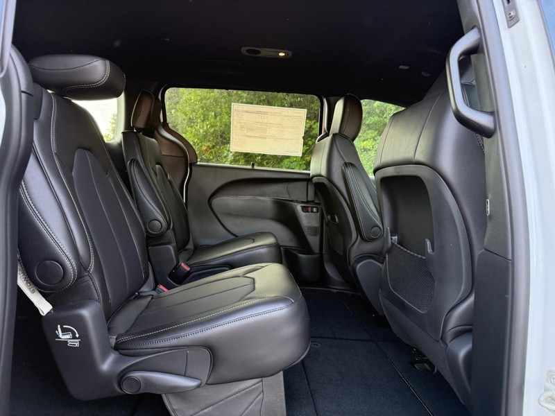 Chrysler Voyager Vehicle Image 07
