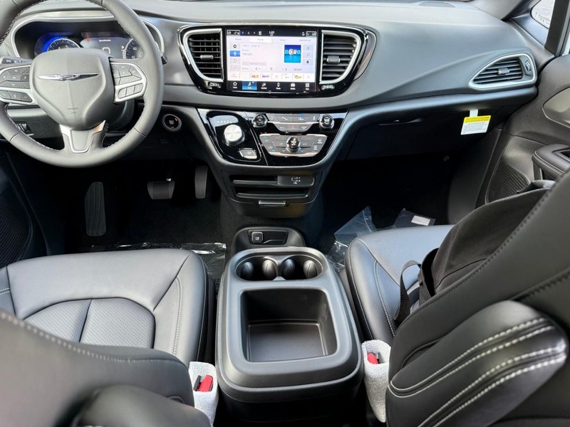 Chrysler Voyager Vehicle Image 09
