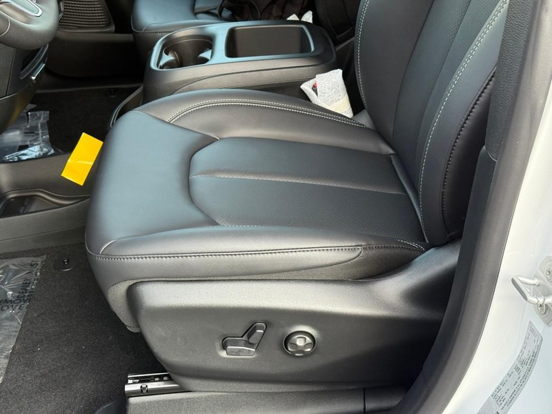 Chrysler Voyager Vehicle Image 15