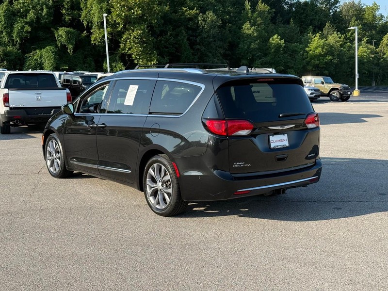 Chrysler Pacifica Vehicle Image 04