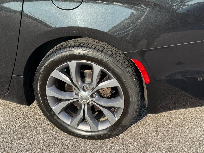 Chrysler Pacifica Vehicle Image 05
