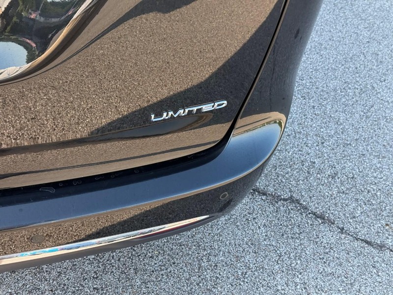 Chrysler Pacifica Vehicle Image 07