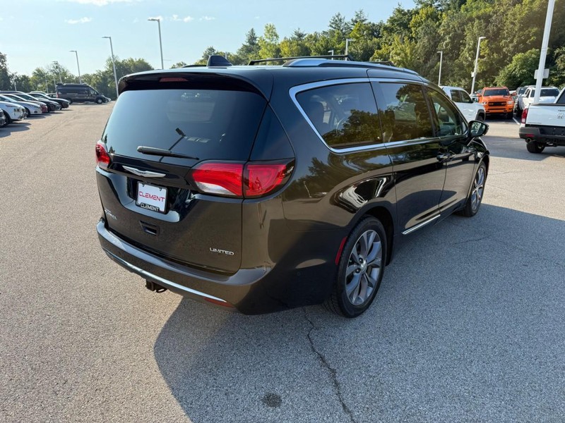 Chrysler Pacifica Vehicle Image 08