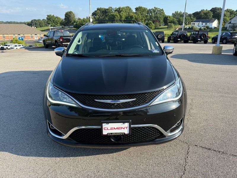 Chrysler Pacifica Vehicle Image 11