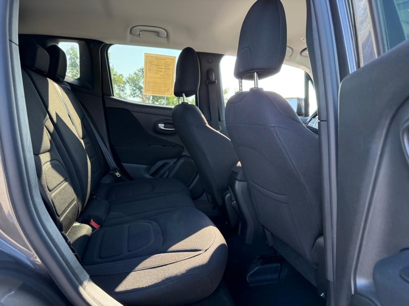 Jeep Renegade Vehicle Image 14