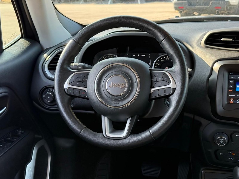 Jeep Renegade Vehicle Image 16