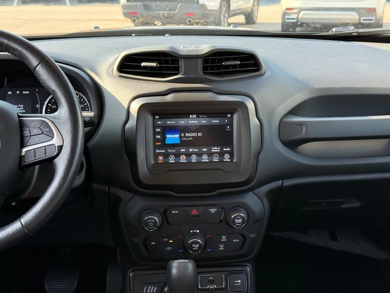 Jeep Renegade Vehicle Image 17