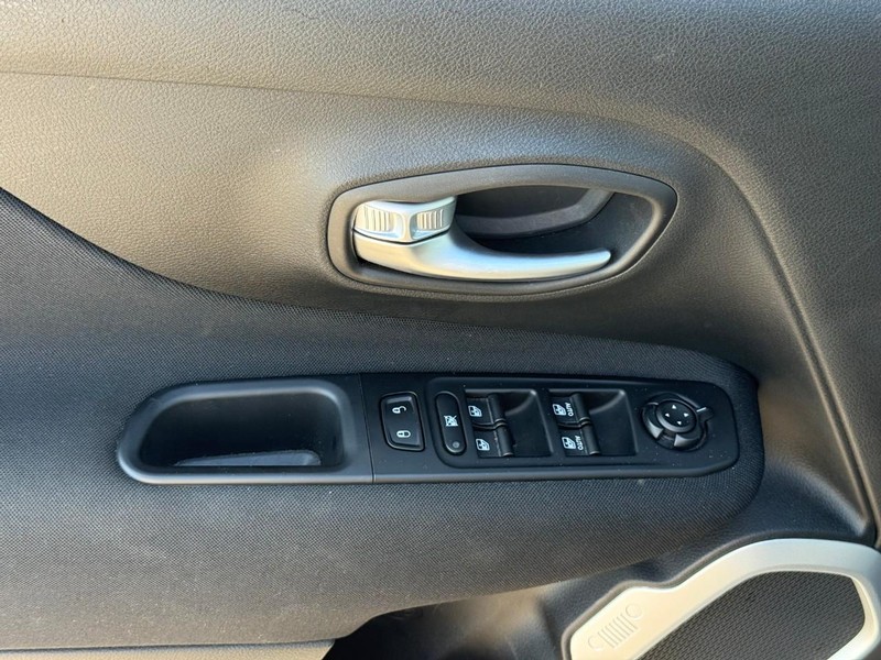 Jeep Renegade Vehicle Image 20