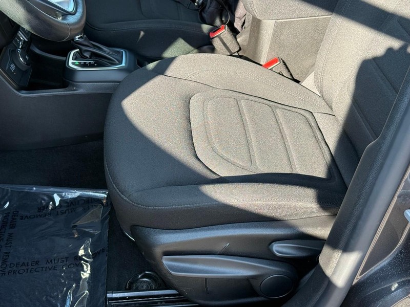 Jeep Renegade Vehicle Image 21