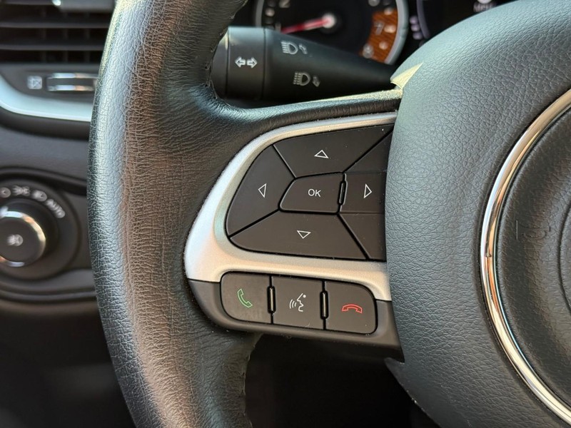 Jeep Renegade Vehicle Image 22