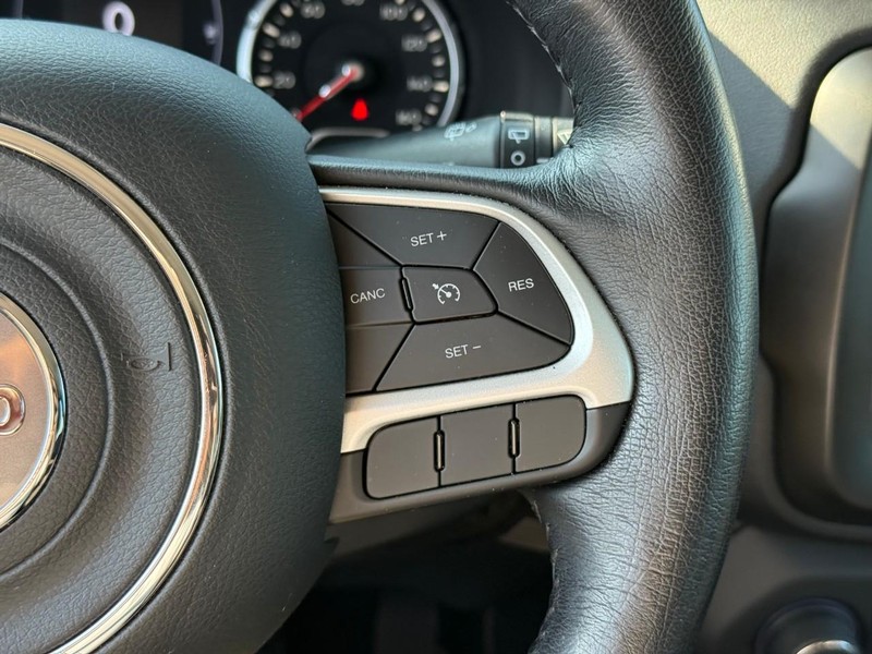 Jeep Renegade Vehicle Image 23