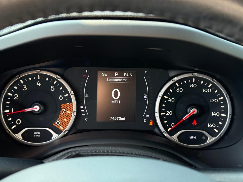 Jeep Renegade Vehicle Image 24