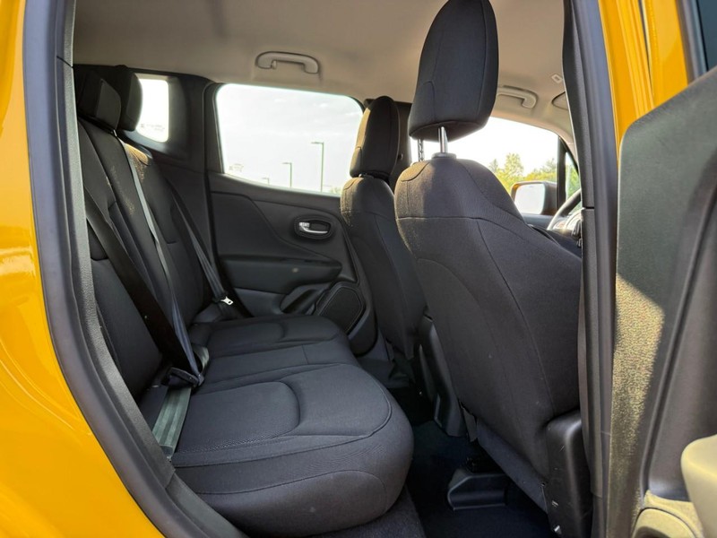 Jeep Renegade Vehicle Image 14