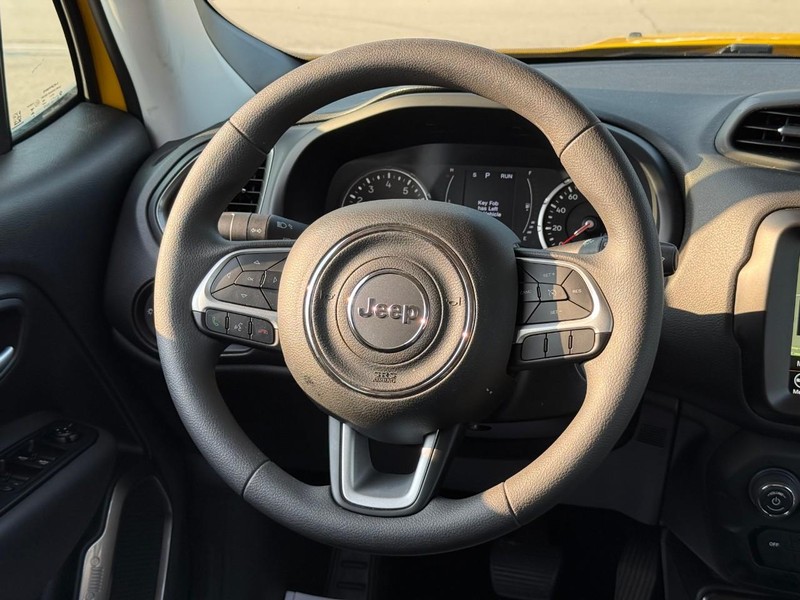 Jeep Renegade Vehicle Image 16