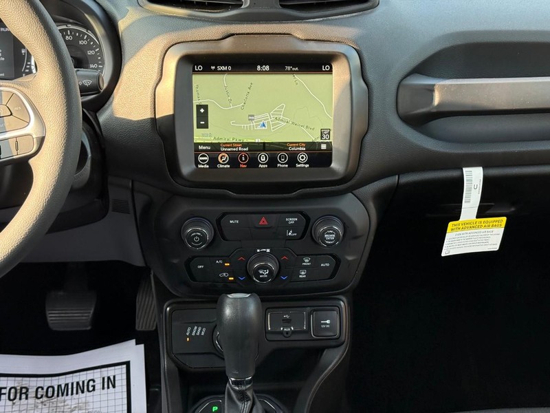 Jeep Renegade Vehicle Image 18