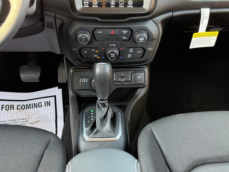 Jeep Renegade Vehicle Image 19
