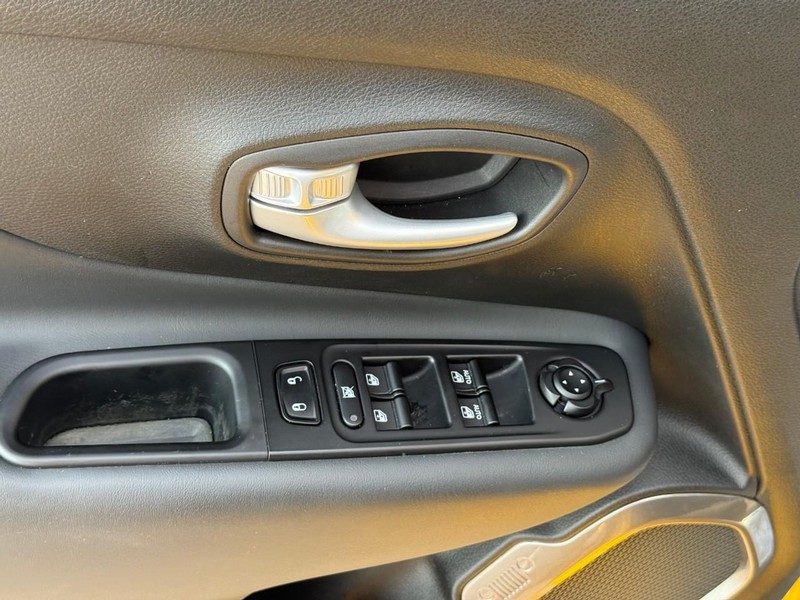 Jeep Renegade Vehicle Image 20