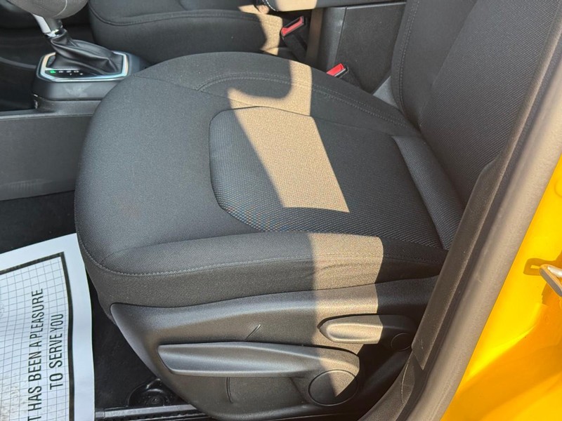 Jeep Renegade Vehicle Image 21