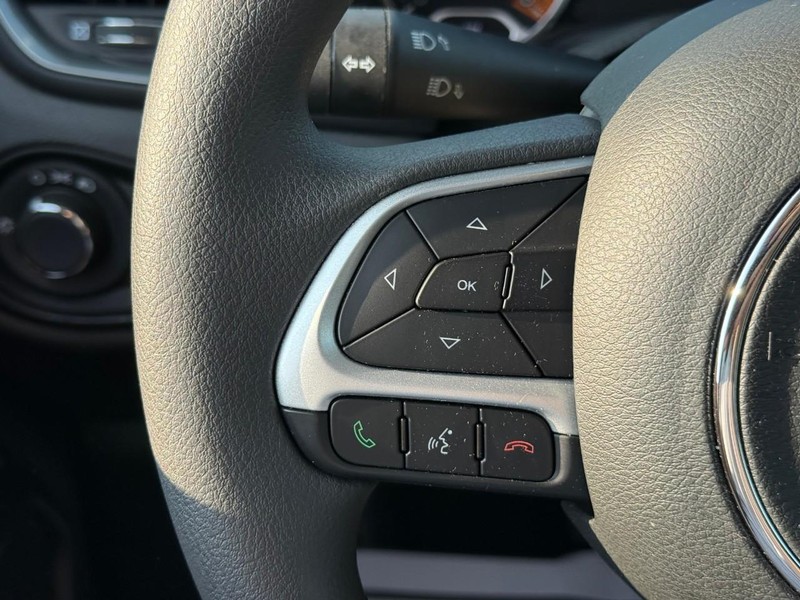 Jeep Renegade Vehicle Image 22