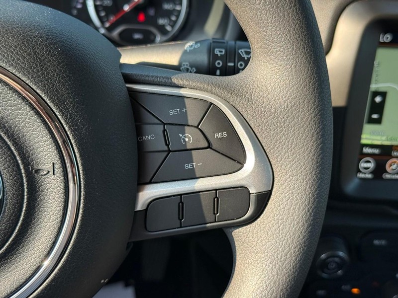 Jeep Renegade Vehicle Image 23
