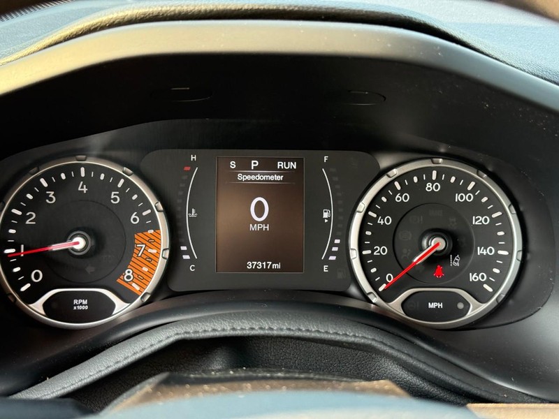 Jeep Renegade Vehicle Image 24