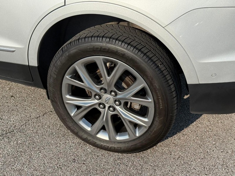 Cadillac XT5 Vehicle Image 05