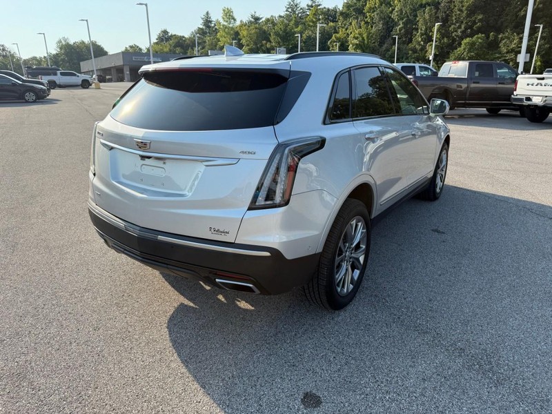 Cadillac XT5 Vehicle Image 09