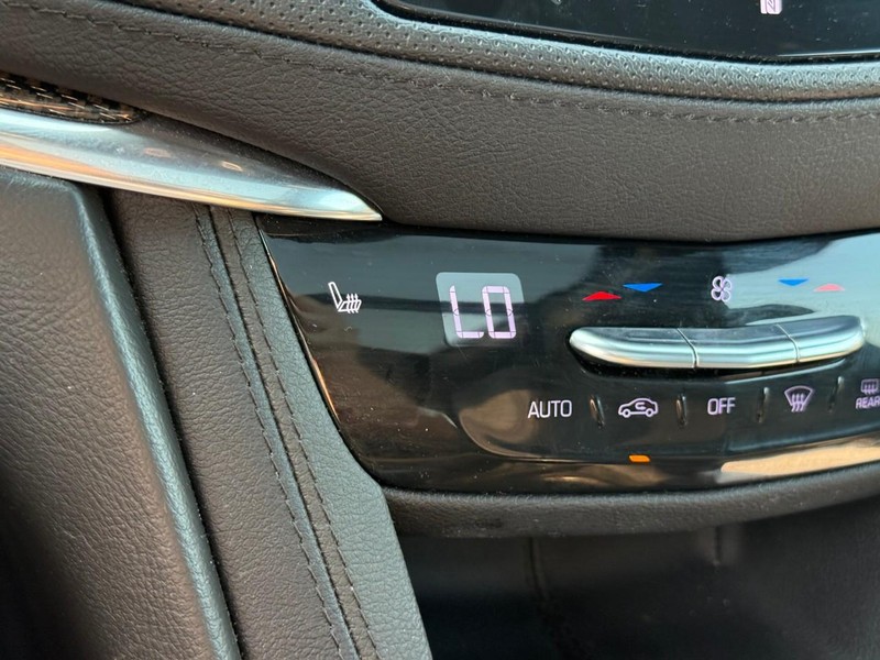 Cadillac XT5 Vehicle Image 27