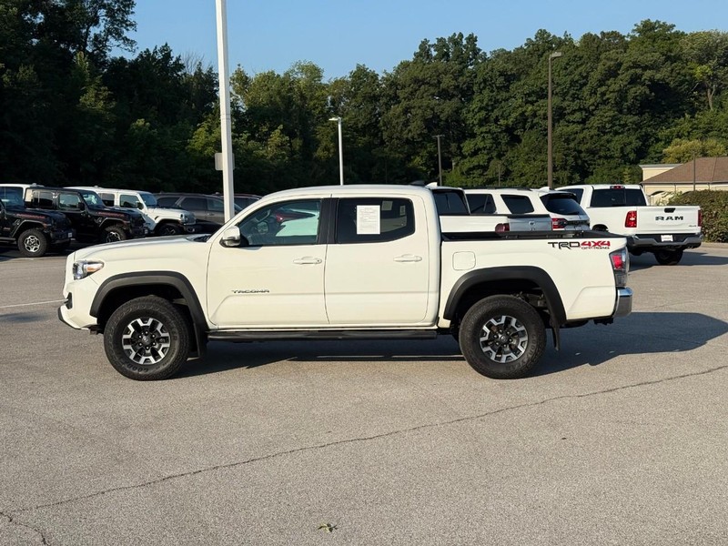 Toyota Tacoma 4WD Vehicle Image 03