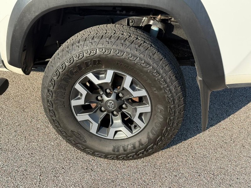 Toyota Tacoma 4WD Vehicle Image 05