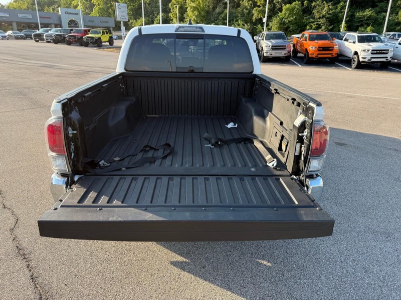 Toyota Tacoma 4WD Vehicle Image 08