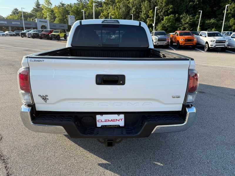 Toyota Tacoma 4WD Vehicle Image 09