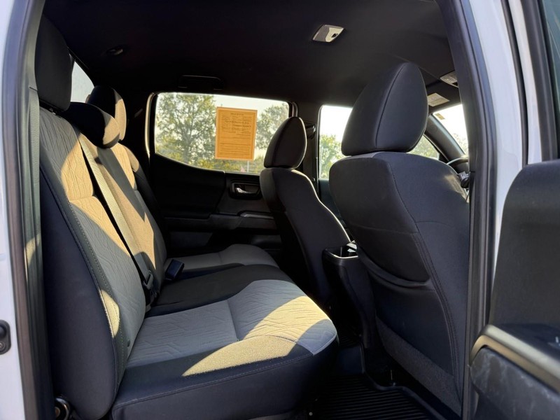 Toyota Tacoma 4WD Vehicle Image 14